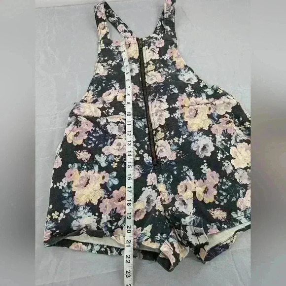 Wild Fable Womens V-Neck Floral Print Zip Front Denim Shortalls Dark Wash Size S - Picture 6 of 13